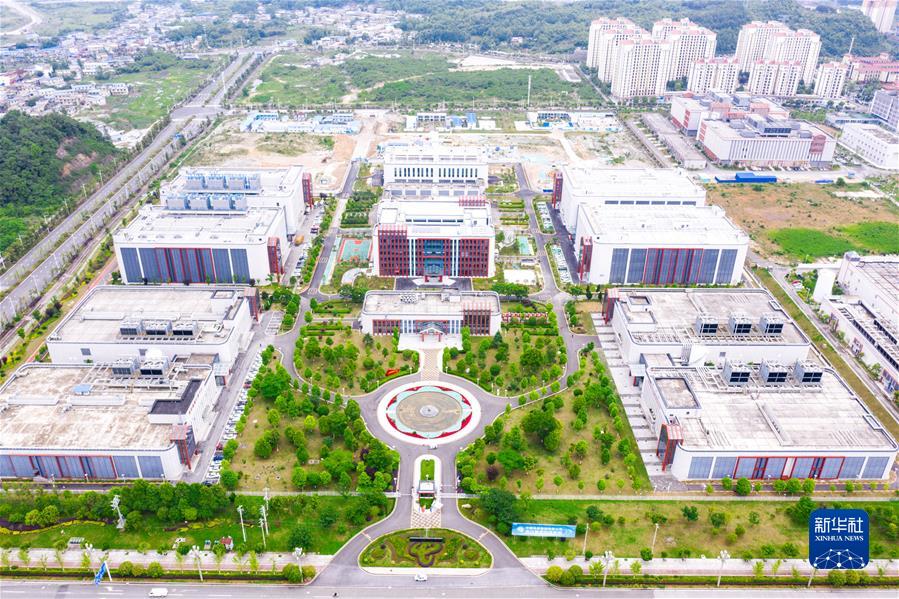 (沿著總書記的足跡·貴州篇)(7)開創(chuàng)多彩貴州的美好未來(lái)——沿著總書記的足跡之貴州篇